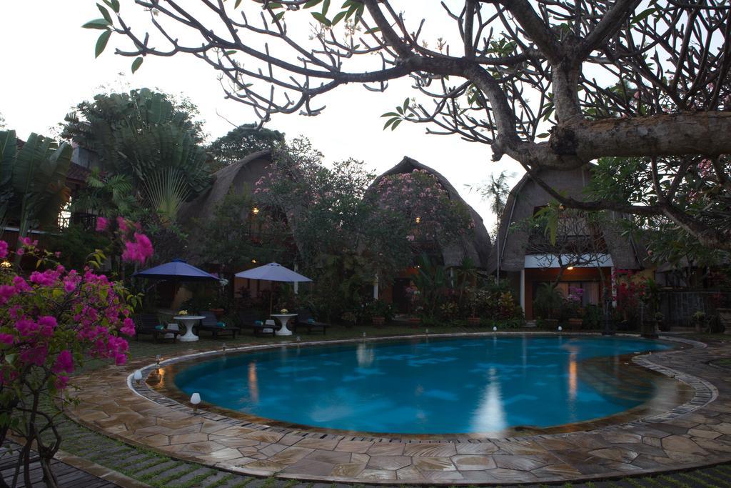 Puri Dalem Hotel Sanur Exterior photo